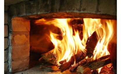 Ein gemauerter Kamin – die perfekte Lösung für Liebhaber traditioneller Innenräume